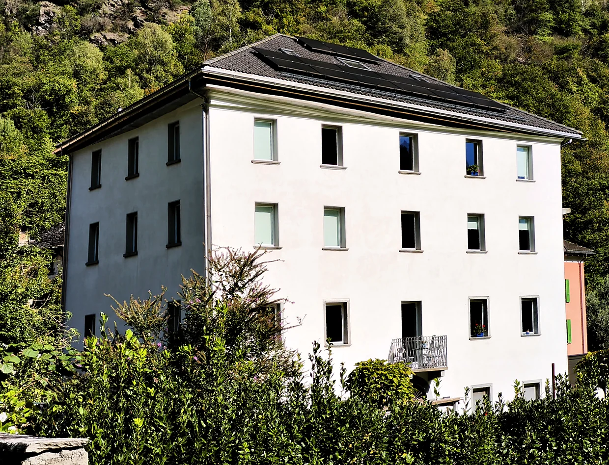 Facciata di Casa Gatti dopo la ristrutturazione del 2023