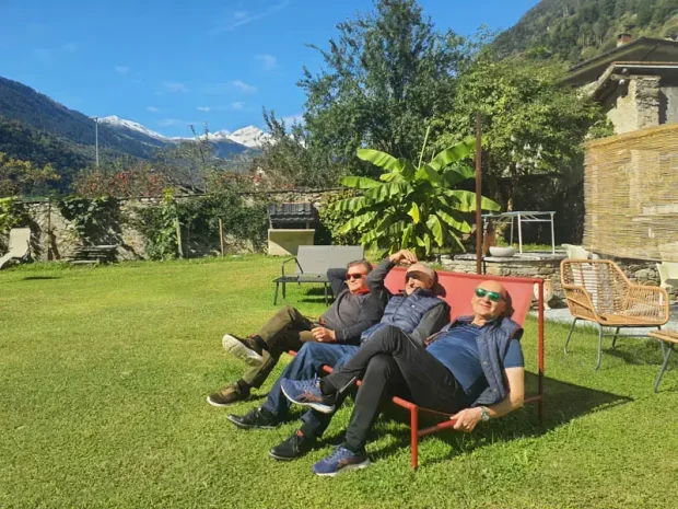 Garten-Haus-Katzen-entspannen-Ticino
